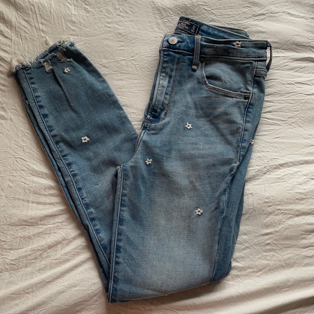 Adorable Abercrombie skinny jeans